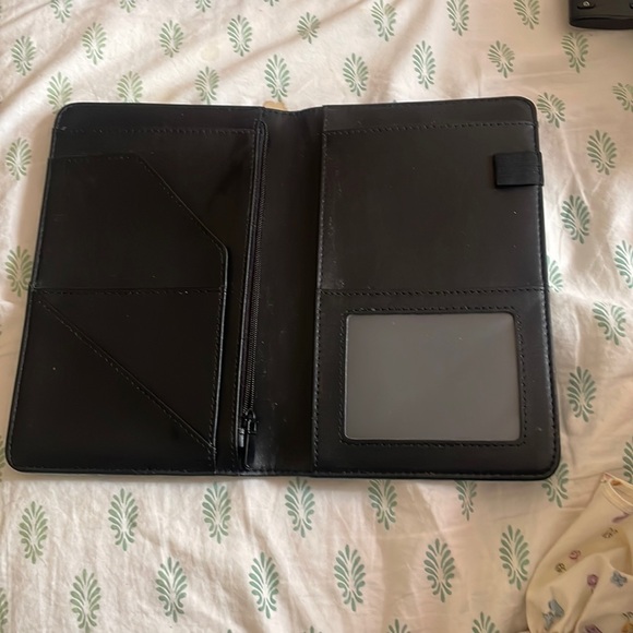 Server book - Picture 2 of 2